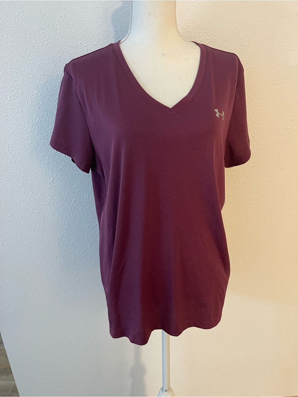 Under Armour Women's Short Sleeve V-Neck Tee  xl